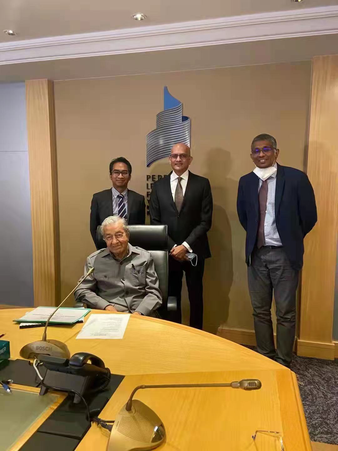 中勘马来西亚负责人AMZAR Azhar一行拜访马来西亚总理马哈蒂尔